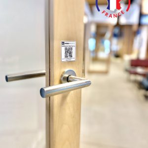 film virucide sur poignée de porte